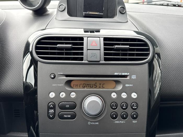 Suzuki Splash 1.0 12V Schadevoertuig (2013, Wit)