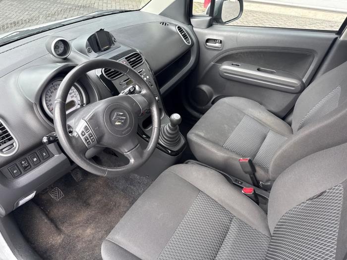 Suzuki Splash 1.0 12V Schadevoertuig (2013, Wit)