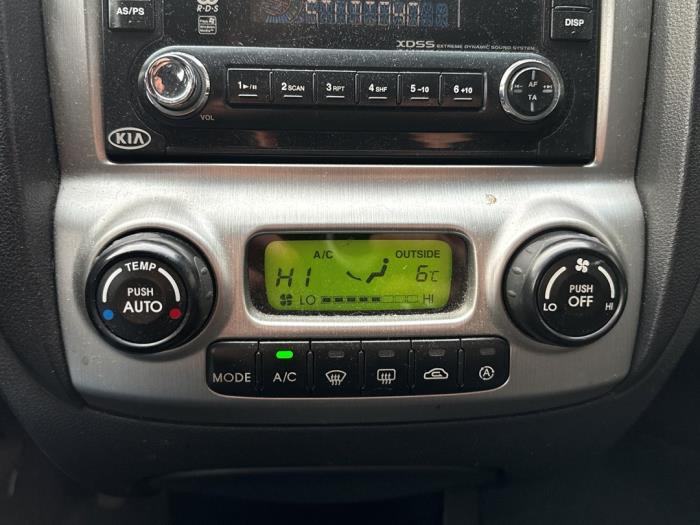 Kia Sportage 2.0 CVVT 16V 4x2 Skadat fordon (2006, ZWART)