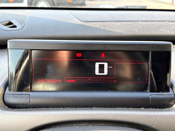 Citroen C4 Cactus 1.6 Blue Hdi 100 Schadevoertuig (2015, Zwart)