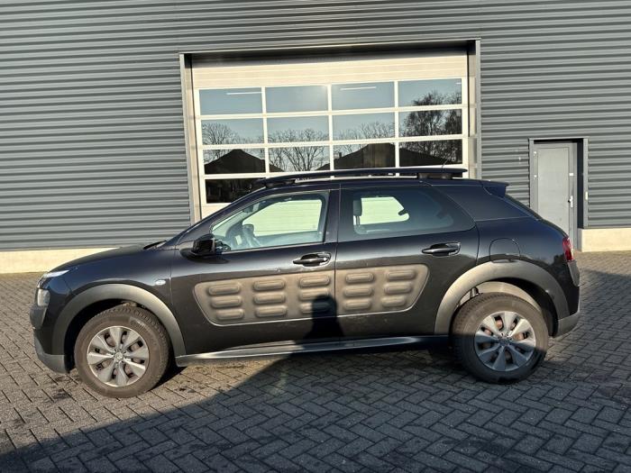 Citroen C4 Cactus 1.6 Blue Hdi 100 Schadevoertuig (2015, Zwart)
