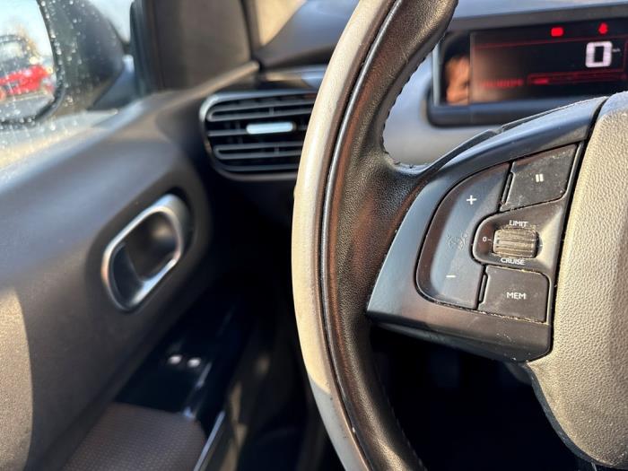 Citroen C4 Cactus 1.6 Blue Hdi 100 Schadevoertuig (2015, Zwart)