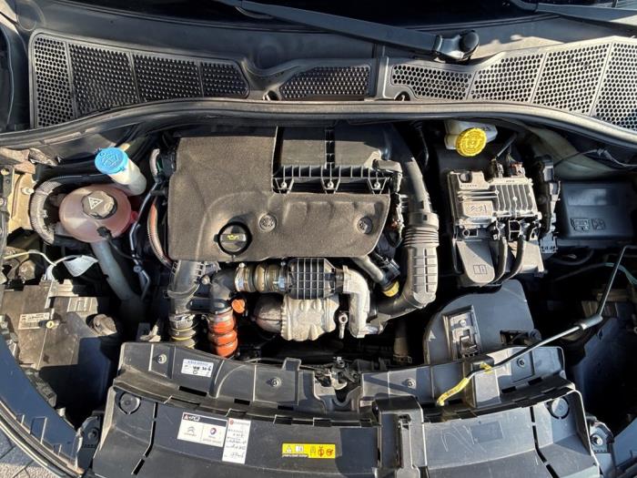 Citroen C4 Cactus 1.6 Blue Hdi 100 Schadevoertuig (2015, Zwart)