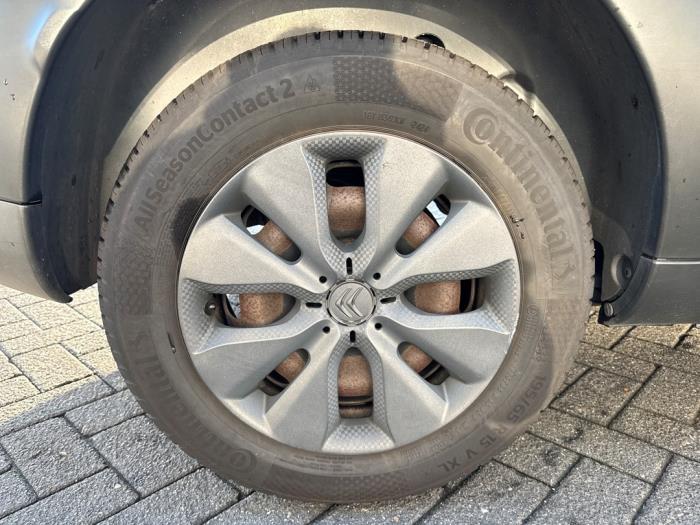 Citroen C4 Cactus 1.6 Blue Hdi 100 Schadevoertuig (2015, Zwart)