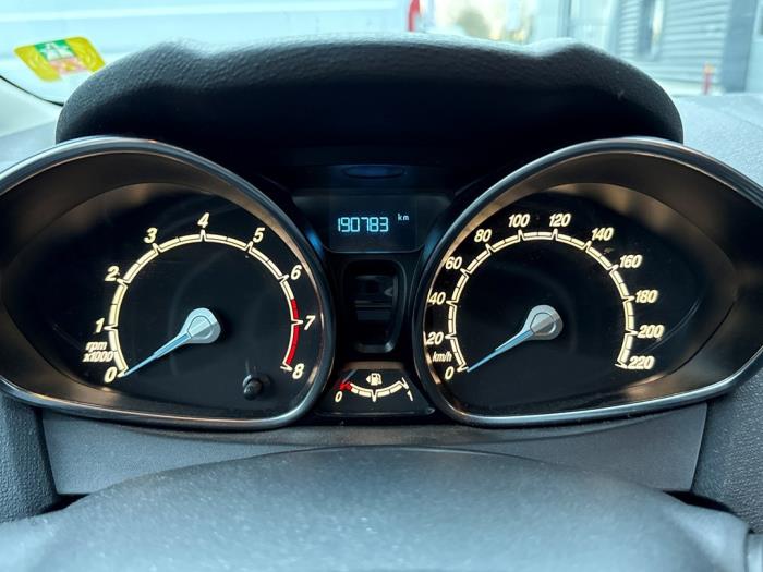 Ford Fiesta 6 1.0 Ti-VCT 12V 65 Skadat fordon (2015, WIT)