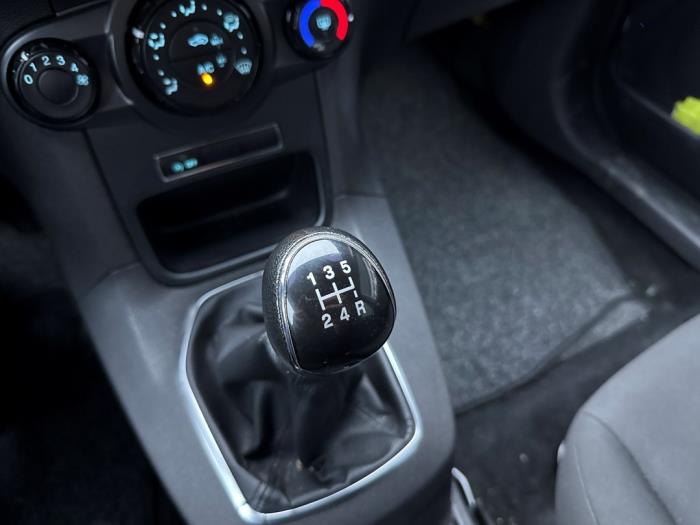 Ford Fiesta 6 1.0 Ti-VCT 12V 65 Skadat fordon (2015, WIT)