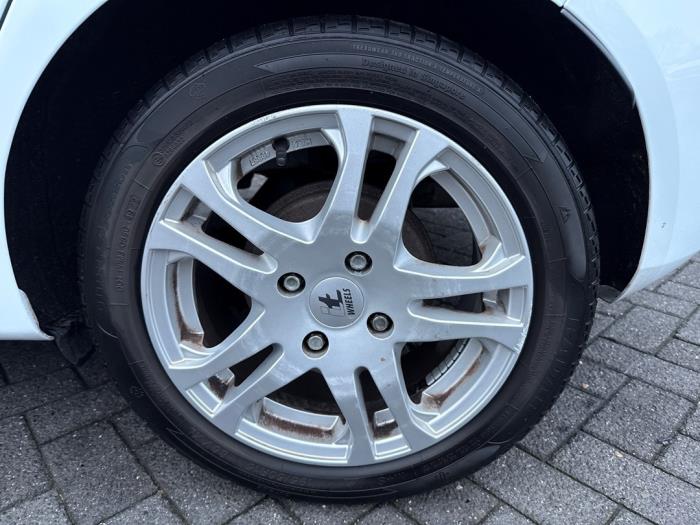 Ford Fiesta 6 1.0 Ti-VCT 12V 65 Skadat fordon (2015, WIT)