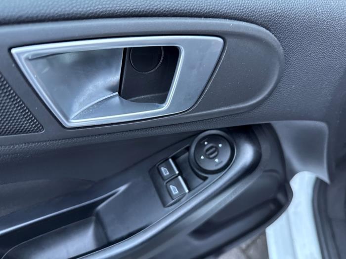 Ford Fiesta 6 1.0 Ti-VCT 12V 65 Skadat fordon (2015, WIT)