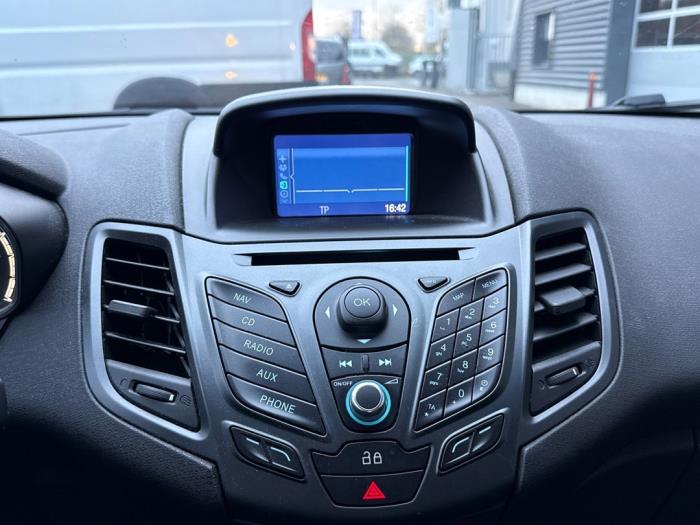 Ford Fiesta 6 1.0 Ti-VCT 12V 65 Skadat fordon (2015, WIT)