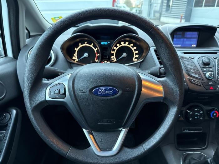 Ford Fiesta 6 1.0 Ti-VCT 12V 65 Skadat fordon (2015, WIT)