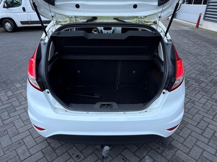 Ford Fiesta 6 1.0 Ti-VCT 12V 65 Skadat fordon (2015, WIT)