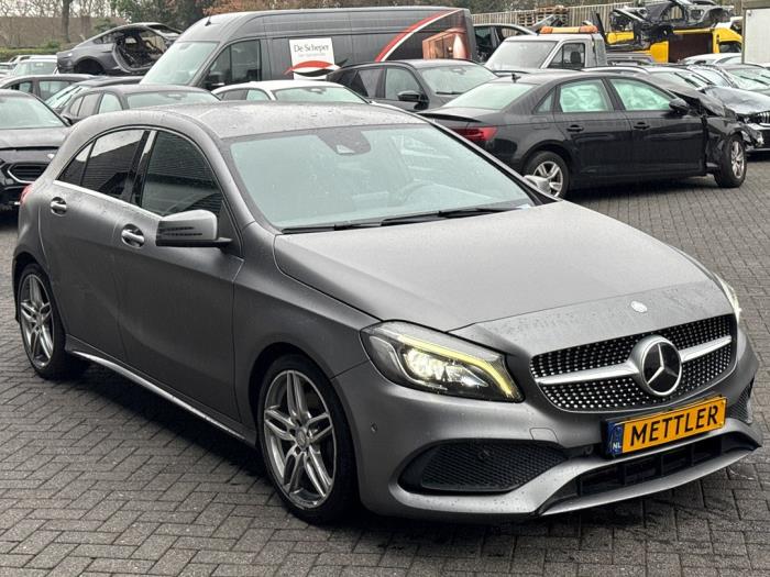 Mercedes A 2.2 A-220 d 16V 4-Matic Schadevoertuig (2015, Grijs)