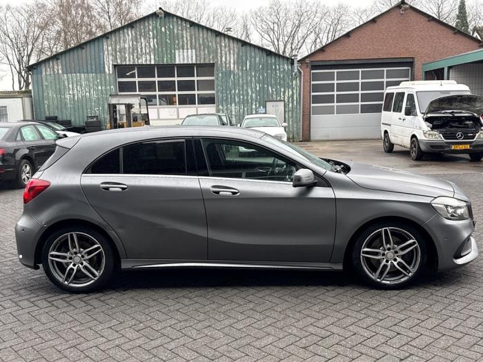 Mercedes A 2.2 A-220 d 16V 4-Matic Schadevoertuig (2015, Grijs)