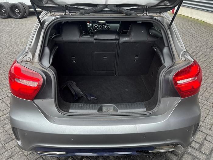 Mercedes A 2.2 A-220 d 16V 4-Matic Schadevoertuig (2015, Grijs)