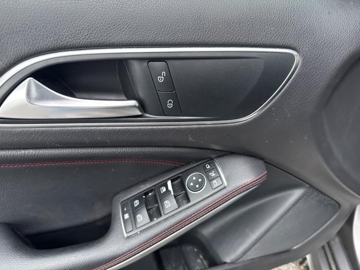 Mercedes A 2.2 A-220 d 16V 4-Matic Schadevoertuig (2015, Grijs)