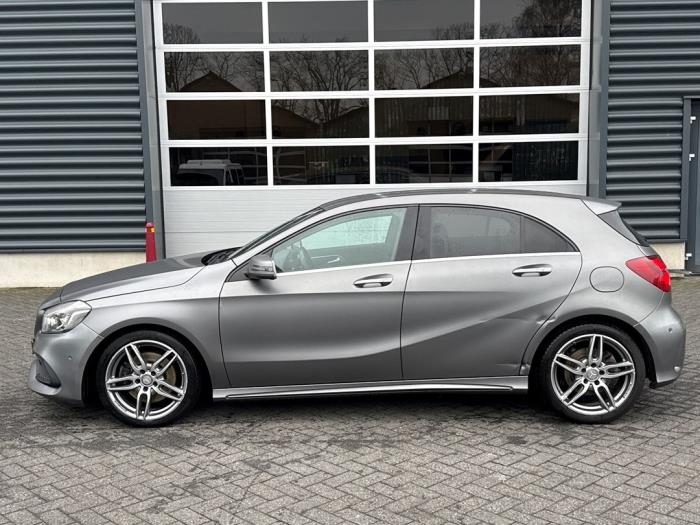 Mercedes A 2.2 A-220 d 16V 4-Matic Schadevoertuig (2015, Grijs)