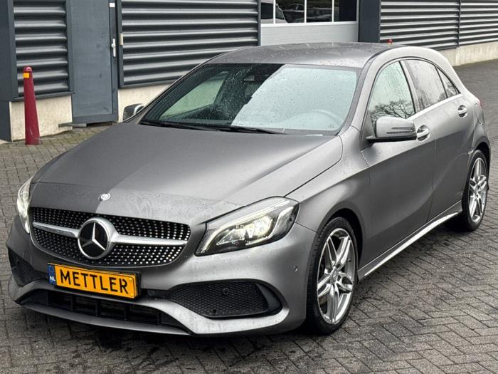 Mercedes A 2.2 A-220 d 16V 4-Matic Schadevoertuig (2015, Grijs)