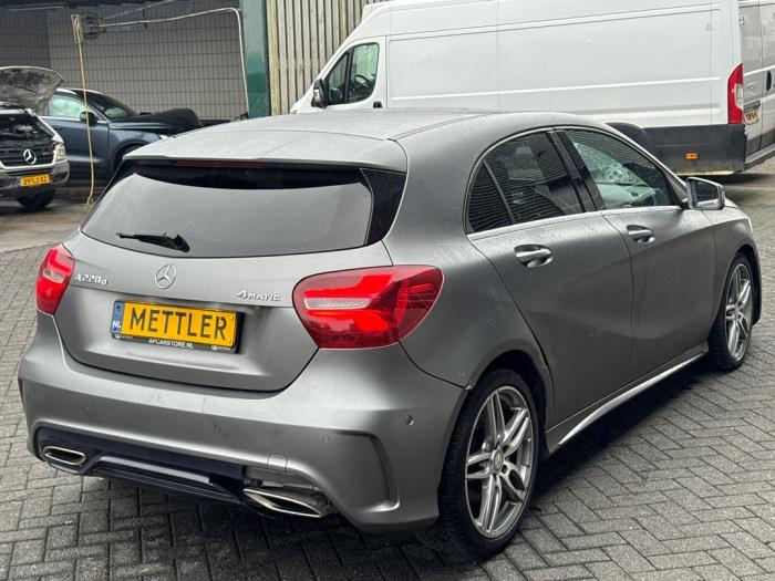 Mercedes A 2.2 A-220 d 16V 4-Matic Schadevoertuig (2015, Grijs)