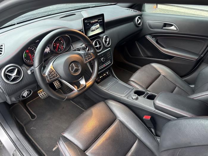 Mercedes A 2.2 A-220 d 16V 4-Matic Schadevoertuig (2015, Grijs)