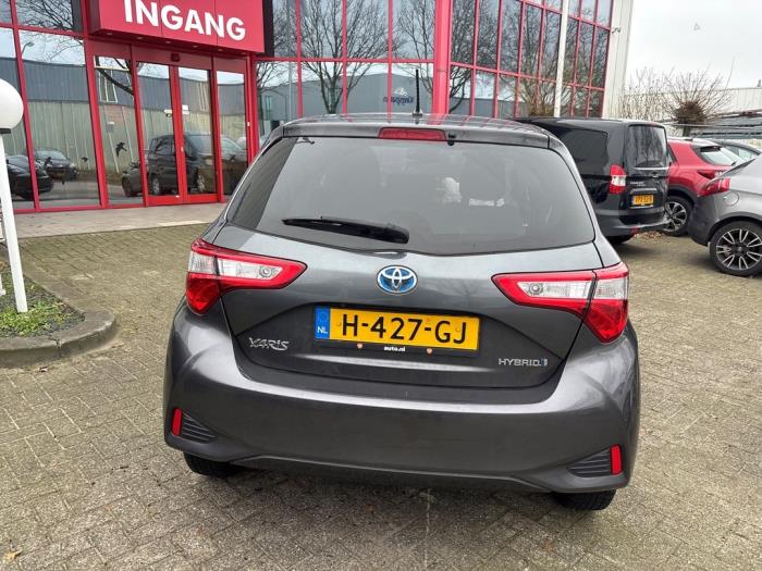 Toyota Yaris III 1.5 16V Hybrid Sloopvoertuig (2020, Grijs)