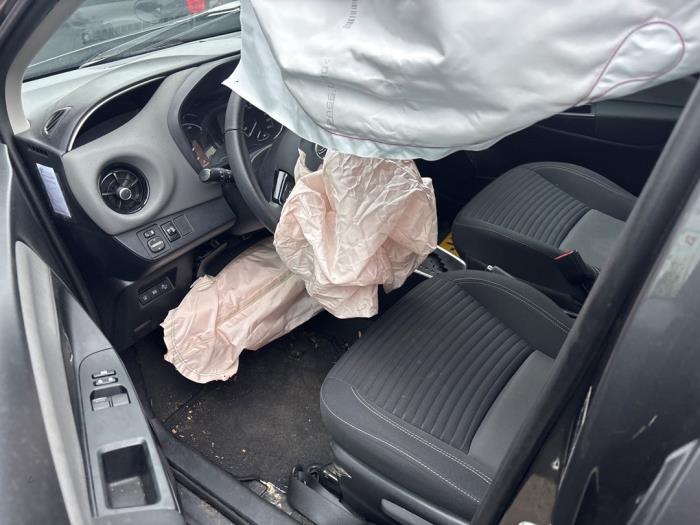 Toyota Yaris III 1.5 16V Hybrid Sloopvoertuig (2020, Grijs)