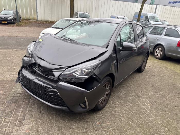 Toyota Yaris III 1.5 16V Hybrid Sloopvoertuig (2020, Grijs)