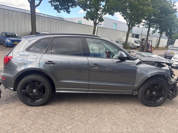 Audi Q5 2.0 TFSI 16V Quattro Skrotfordon (2016, GRIJS)