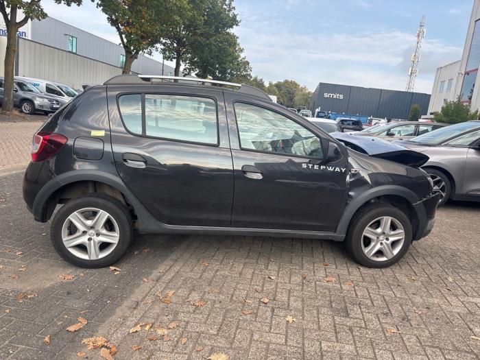 Dacia Sandero II 0.9 TCE 12V Samochód złomowany (2015, Czarny)