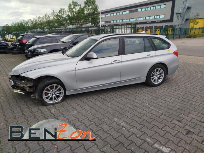 BMW 3 serie Touring 320d xDrive 2.0 16V Skrotfordon (2013, GLACIERSILBER METALLIC)
