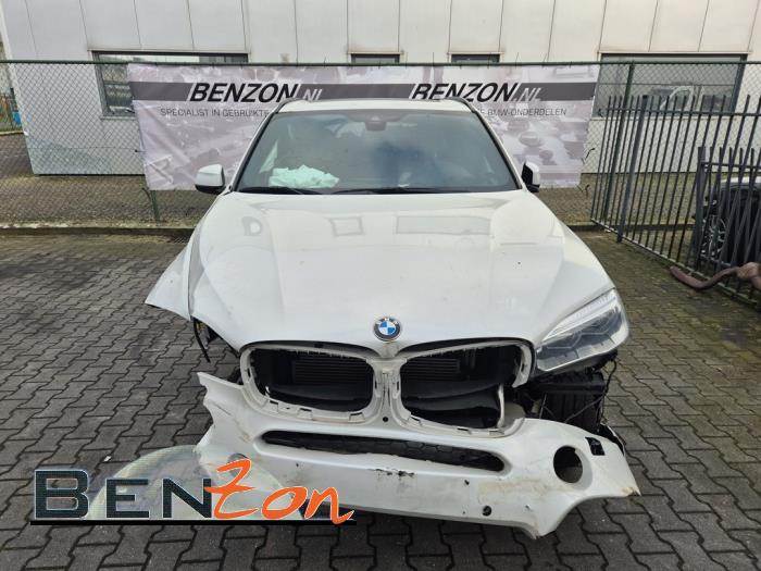 BMW X5 xDrive 40e 2.0 Skrotfordon (2017, MINERALWEISS METALLIC)