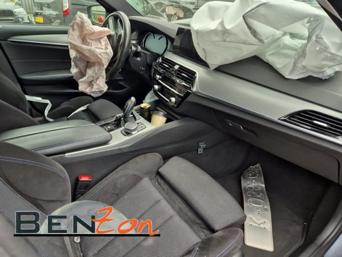 BMW 5 serie Touring 530i 2.0 TwinPower Turbo 16V Samochód złomowany (2017, Metalik, Niebieski)