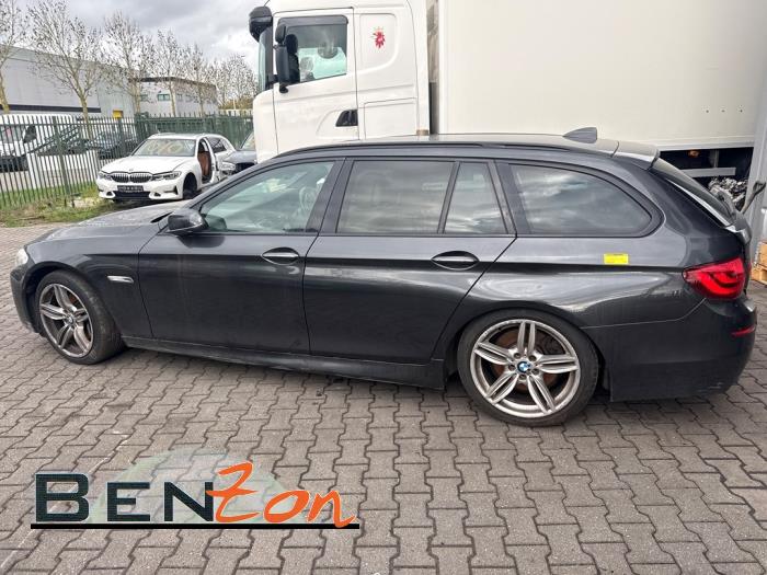 BMW 5 serie Touring 530d 24V Blue Performance Sloopvoertuig (2012, B90)