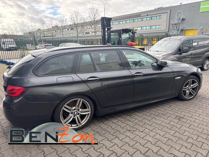 BMW 5 serie Touring 530d 24V Blue Performance Sloopvoertuig (2012, B90)