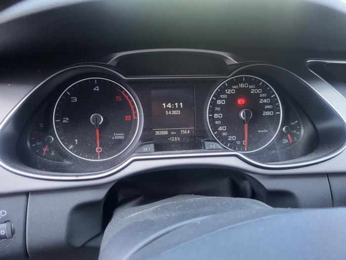 Audi A4 Avant 2.0 TDI 16V Skrotfordon (2014, GRIJS)