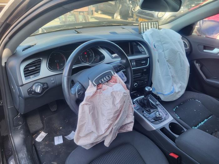 Audi A4 Avant 2.0 TDI 16V Skrotfordon (2014, GRIJS)