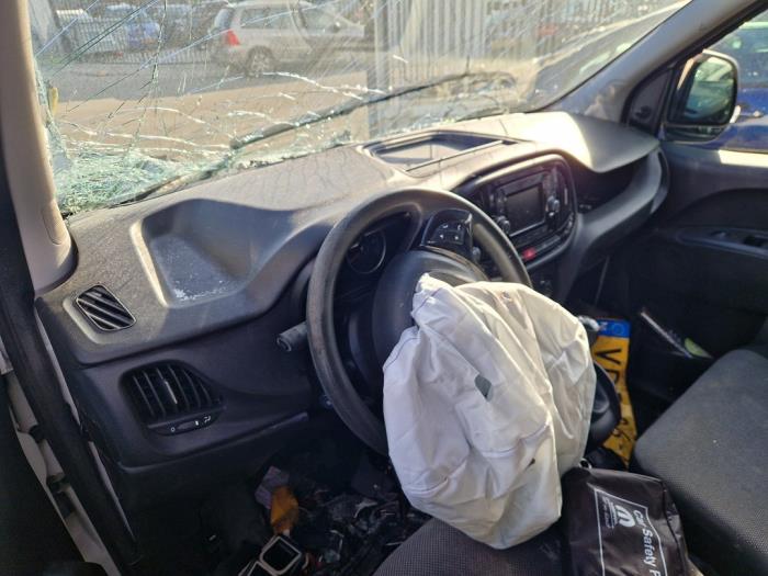 Fiat Doblo Cargo 1.6 D Multijet Samochód złomowany (2019, Bialy)