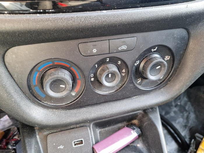 Fiat Doblo Cargo 1.6 D Multijet Samochód złomowany (2019, Bialy)