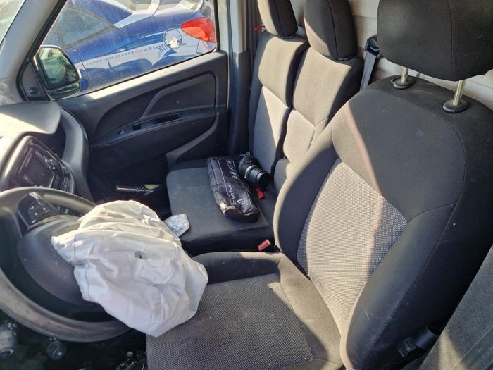 Fiat Doblo Cargo 1.6 D Multijet Samochód złomowany (2019, Bialy)