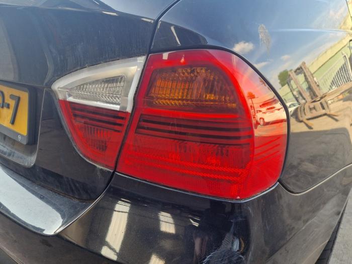 BMW 3 serie 318i 16V Skrotfordon (2007, ZWART)