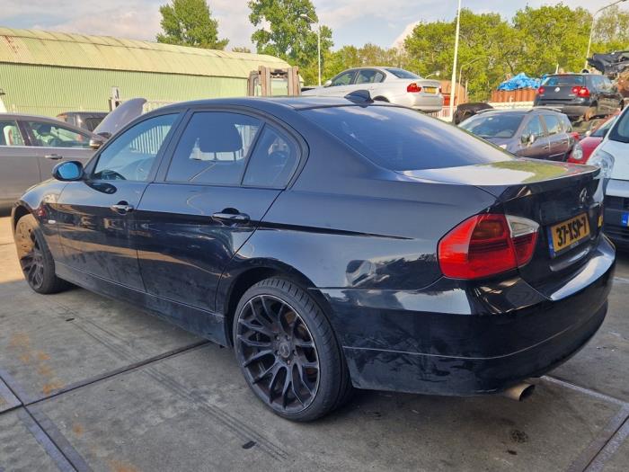 BMW 3 serie 318i 16V Skrotfordon (2007, ZWART)