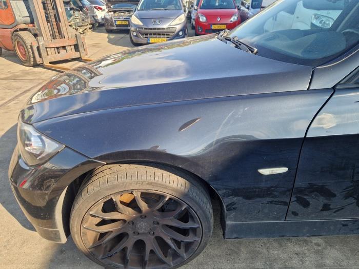 BMW 3 serie 318i 16V Skrotfordon (2007, ZWART)