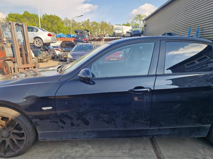 BMW 3 serie 318i 16V Skrotfordon (2007, ZWART)