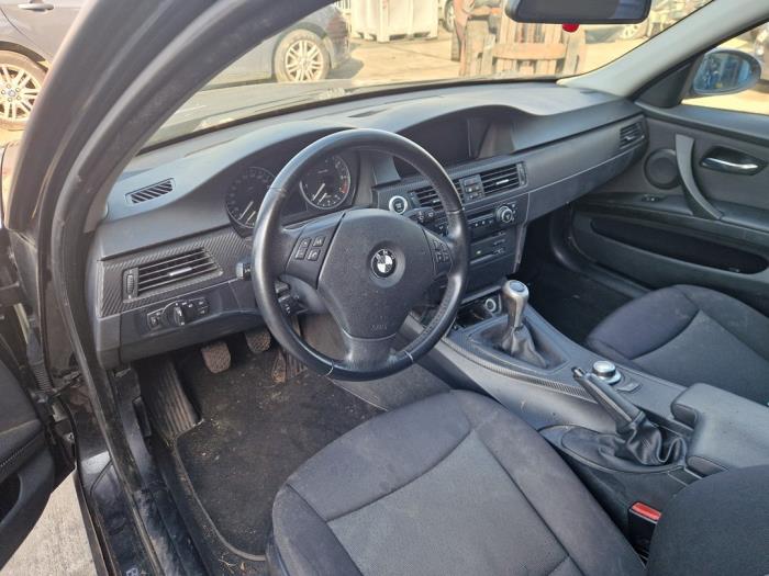 BMW 3 serie 318i 16V Skrotfordon (2007, ZWART)