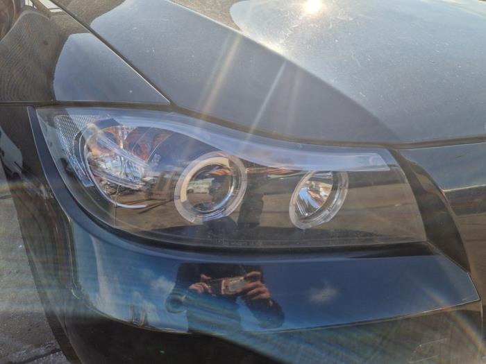 BMW 3 serie 318i 16V Skrotfordon (2007, ZWART)