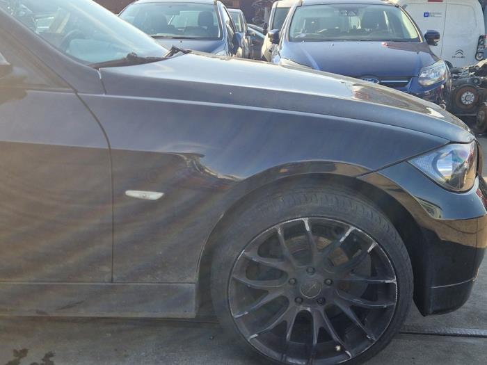 BMW 3 serie 318i 16V Skrotfordon (2007, ZWART)