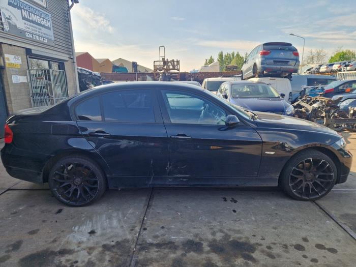 BMW 3 serie 318i 16V Skrotfordon (2007, ZWART)