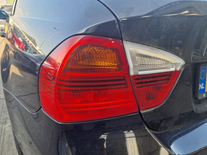 BMW 3 serie 318i 16V Skrotfordon (2007, ZWART)