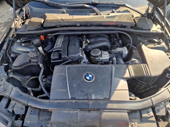 BMW 3 serie 318i 16V Skrotfordon (2007, ZWART)