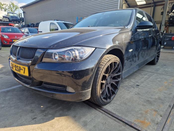 BMW 3 serie 318i 16V Skrotfordon (2007, ZWART)