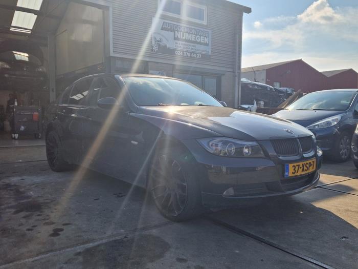 BMW 3 serie 318i 16V Skrotfordon (2007, ZWART)
